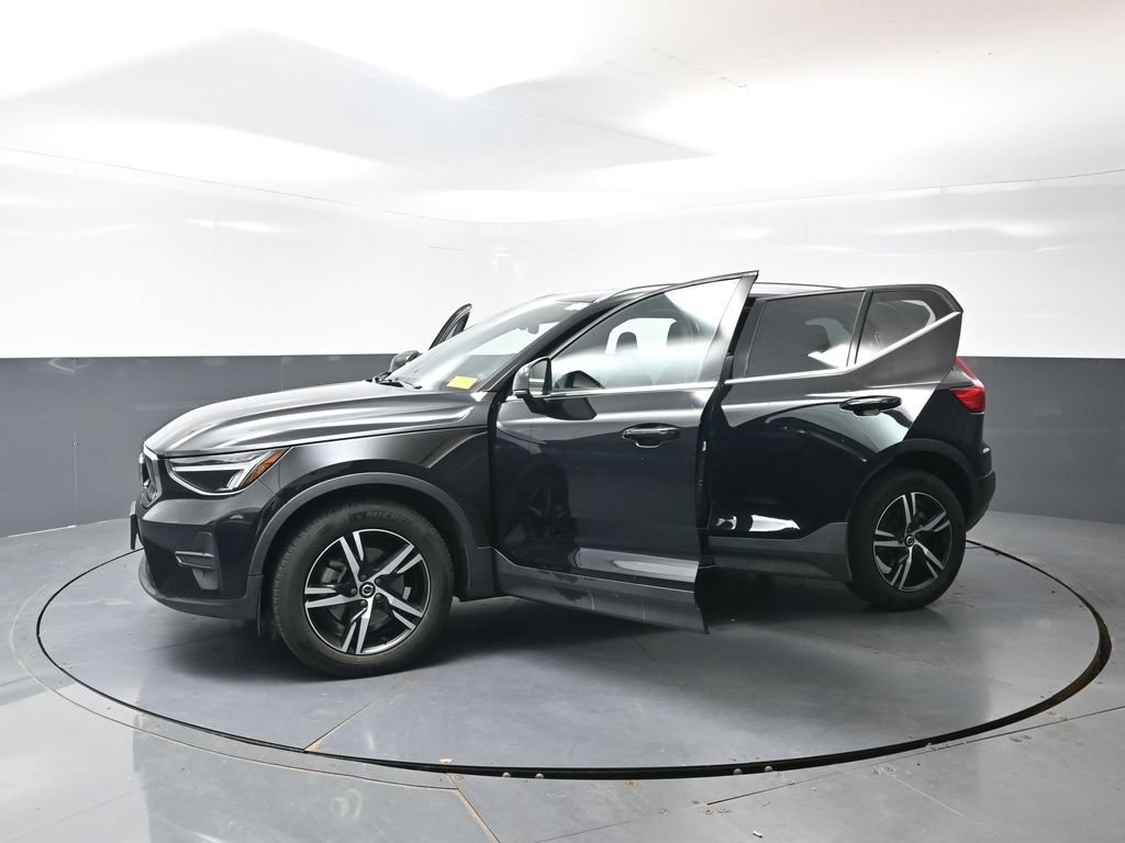 Used 2025 Volvo XC40 B5 Core AWD/4WD image 57
