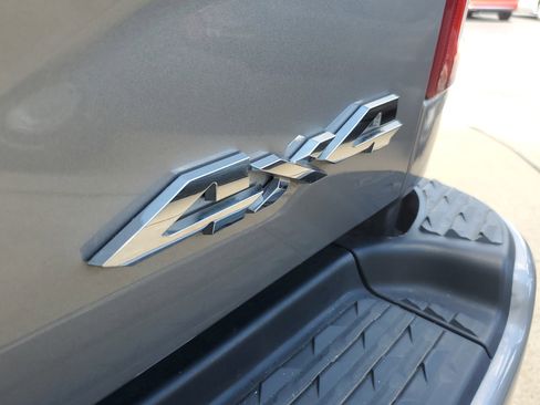 Used 2024 RAM 2500 Big Horn w/ Sport Appearance Package image 28