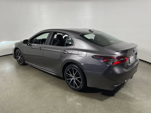 Certified 2022 Toyota Camry SE FWD image 5