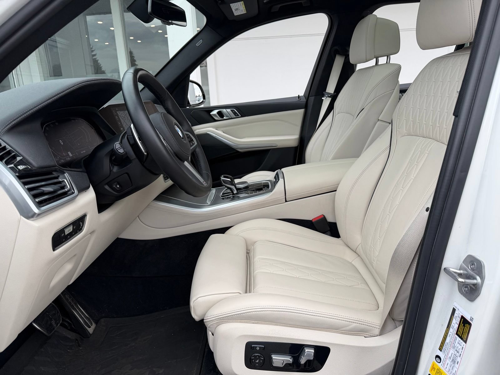 Used 2023 BMW X5 xDrive40i w/ M Sport Package AWD/4WD image 14