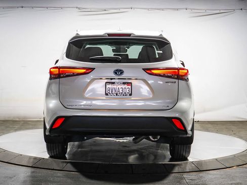 Certified 2021 Toyota Highlander XLE image 11