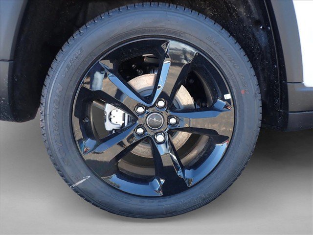 New 2027 Jeep Grand Cherokee Limited w/ Limited Altitude Package AWD/4WD image 7