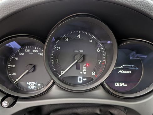 Certified 2025 Porsche Macan AWD/4WD image 29