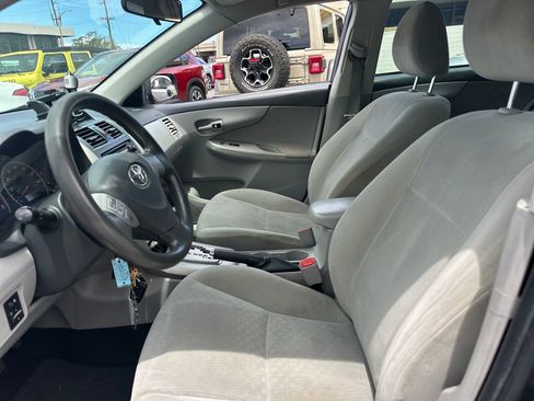 Used 2013 Toyota Corolla LE image 12