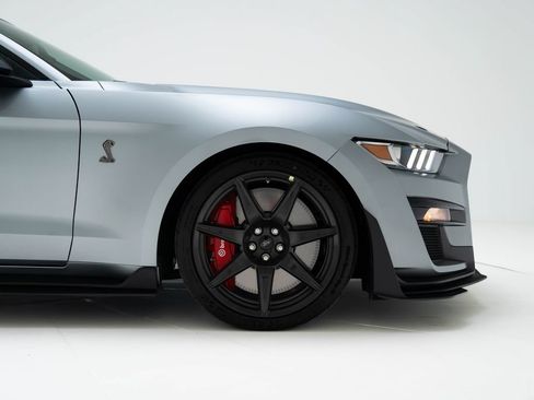 Used 2022 Ford Mustang Shelby GT500 w/ Carbon Fiber Track Pack RWD image 9