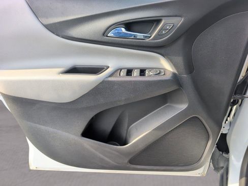 Used 2018 Chevrolet Equinox LS image 16