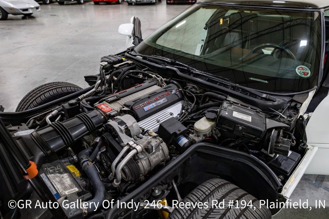 Used 1992 Chevrolet Corvette Coupe RWD image 17