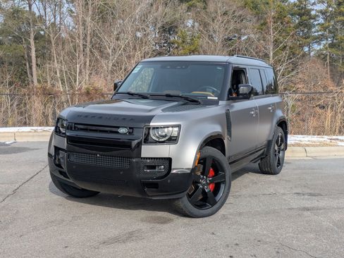 Used 2023 Land Rover Defender 110 X image 1