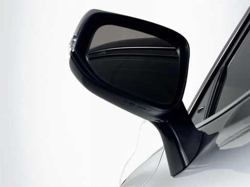 Used 2024 Toyota Highlander LE image 10