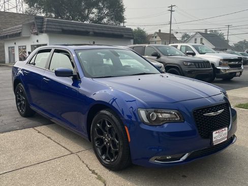 Used 2019 Chrysler 300 S AWD/4WD image 2