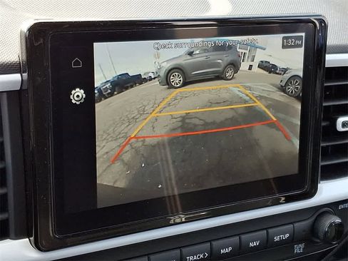 Used 2024 Hyundai Venue Limited image 17