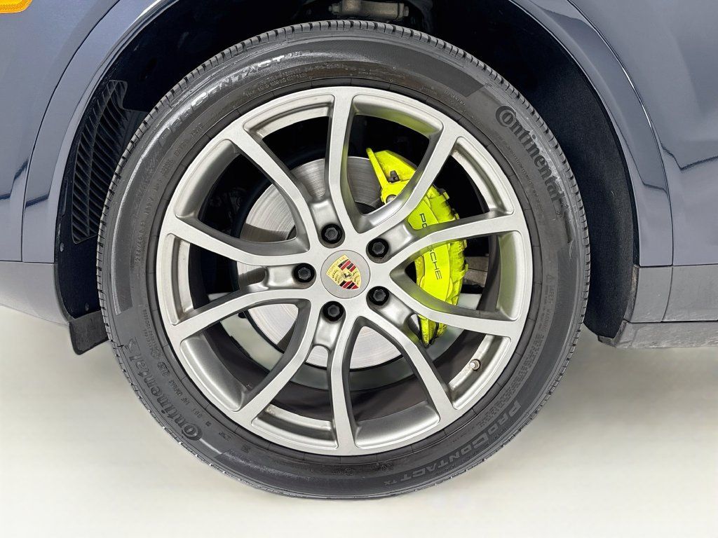 Certified 2023 Porsche Cayenne Platinum Edition AWD/4WD image 31