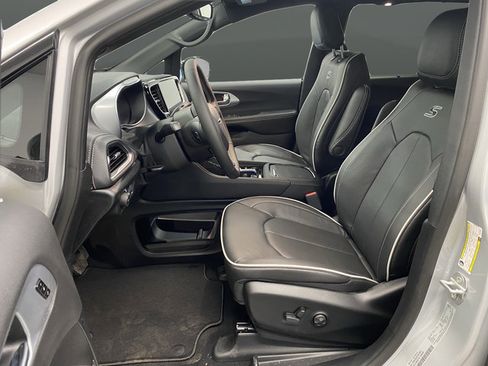New 2026 Chrysler Pacifica Limited w/ S Appearance Package AWD/4WD image 4