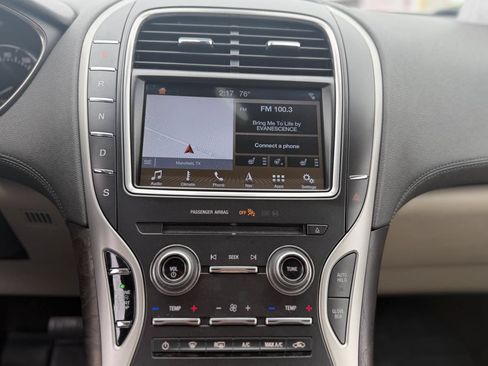 Used 2017 Lincoln MKX Select w/ Select Plus Package FWD image 18