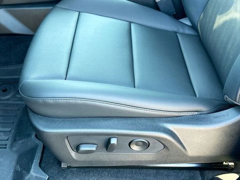 New 2026 GMC Canyon Elevation w/ Convenience Package image 9