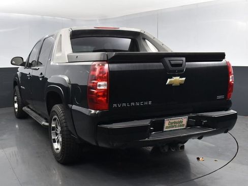 Used 2009 Chevrolet Avalanche LT w/ Suspension Package, Off-Road AWD/4WD image 6