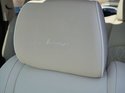 Used 2022 Buick Enclave Avenir w/ Avenir Technology Package image 38