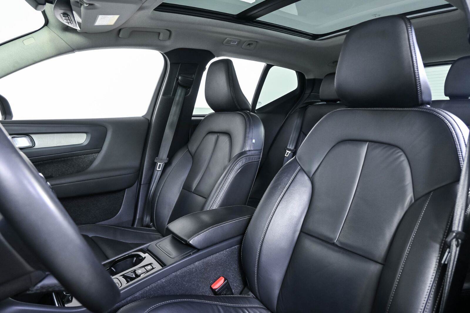 Used 2023 Volvo XC40 B5 Plus w/ Protection Package Premier AWD/4WD image 5