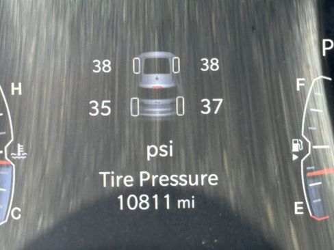 Used 2024 Jeep Compass Latitude AWD/4WD image 12