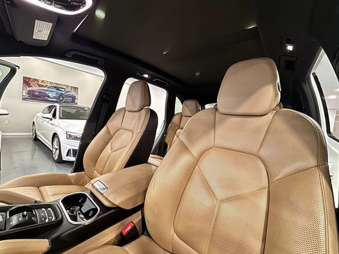 Used 2017 Porsche Cayenne S w/ Premium Package AWD/4WD image 11