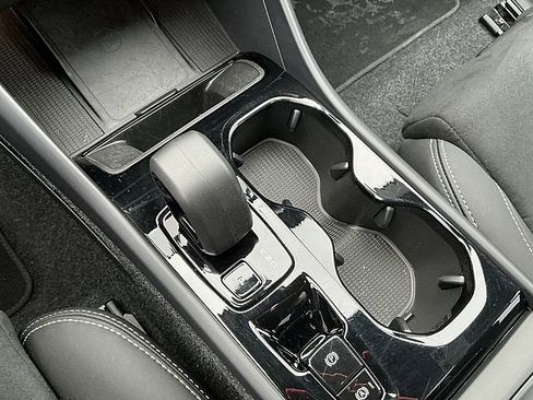 Certified 2025 Volvo XC40 B5 Plus image 24