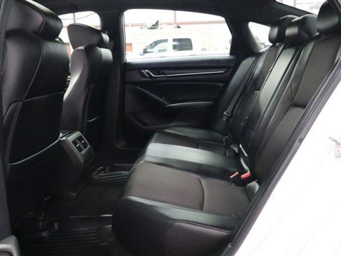 Used 2018 Honda Accord Sport image 10
