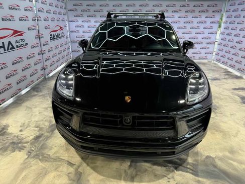 Used 2023 Porsche Macan AWD/4WD image 6