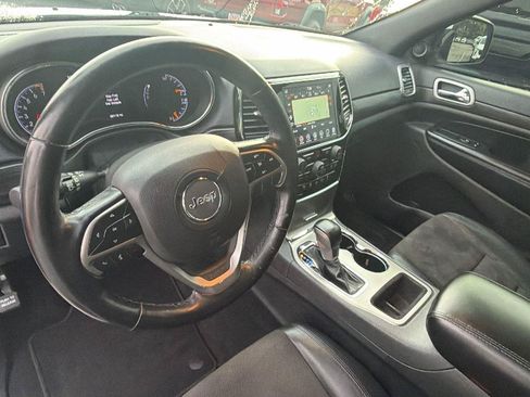 Used 2020 Jeep Grand Cherokee Altitude RWD image 3
