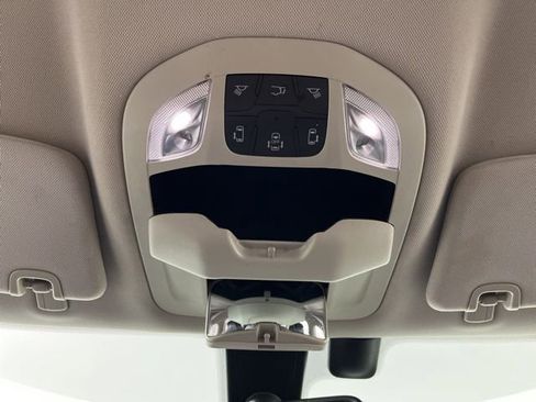 Used 2019 Chrysler Pacifica Touring-L FWD image 33