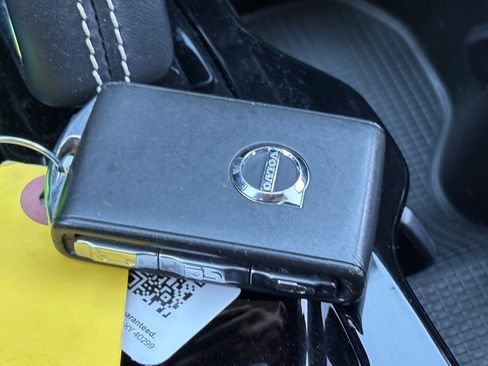 Certified 2022 Volvo XC40 T5 R-Design w/ Advanced Package image 40