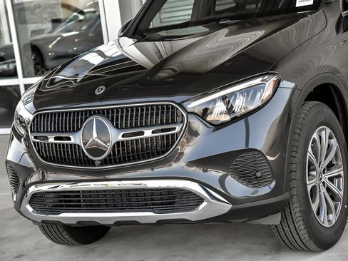 Certified 2025 Mercedes-Benz GLC 300 4MATIC image 4