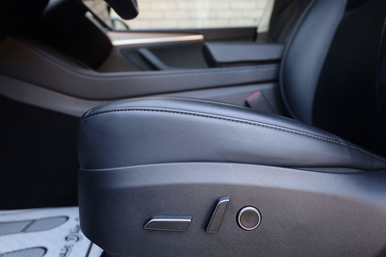 Used 2025 Tesla Model Y Long Range RWD image 19