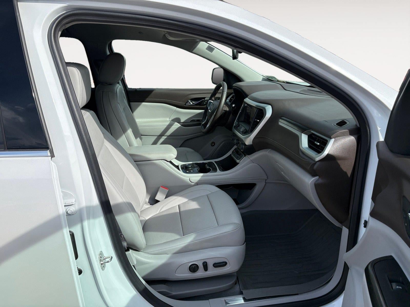 Used 2023 GMC Acadia SLT w/ Technology Package AWD/4WD image 15