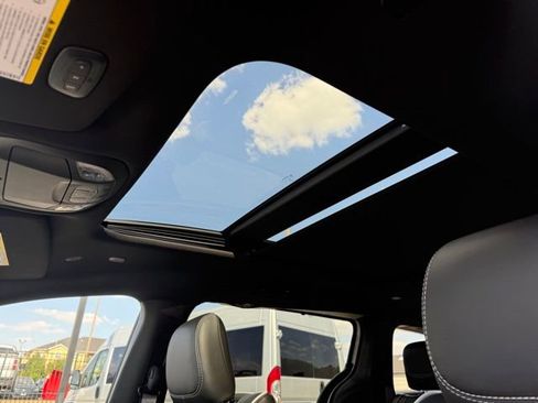 New 2026 Chrysler Pacifica Limited w/ S Appearance Package image 20