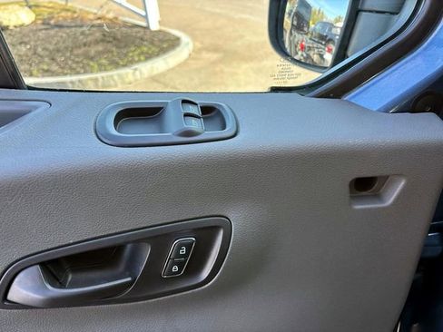 Used 2023 Ford E-Transit image 8