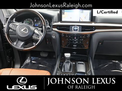 Used 2021 Lexus LX 570 4WD w/ Luxury Package image 15