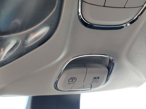 Used 2018 Jeep Compass Latitude AWD/4WD image 32