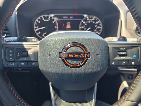 Used 2025 Nissan Rogue SV AWD/4WD image 20