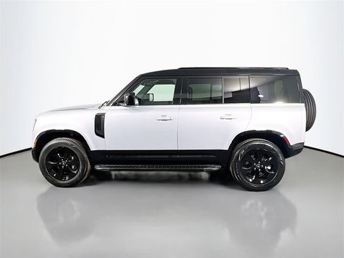 Used 2023 Land Rover Defender 110 X-Dynamic SE image 8