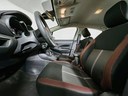 Used 2025 Nissan Versa SR FWD image 13