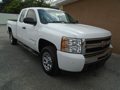 Used 2009 Chevrolet Silverado 1500 LS RWD image 3