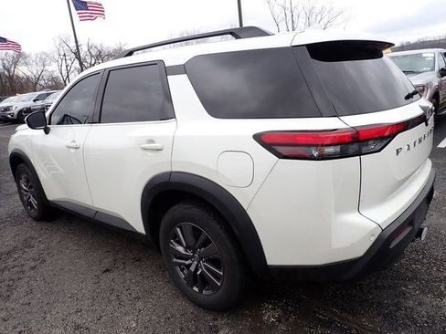 Used 2023 Nissan Pathfinder SV w/ SV Premium Package image 3