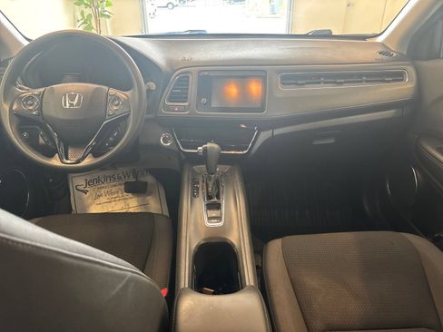 Used 2020 Honda HR-V EX image 8