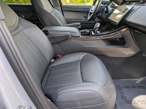 Used 2025 Land Rover Range Rover Sport AWD/4WD image 31