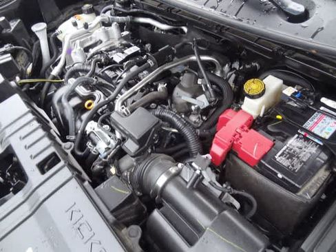 Used 2025 Nissan Kicks SV AWD/4WD image 35