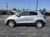 Used 2022 Chevrolet Trax LT w/ LT Convenience Package image 4