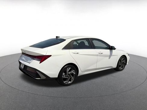 Used 2025 Hyundai Elantra SEL FWD image 14