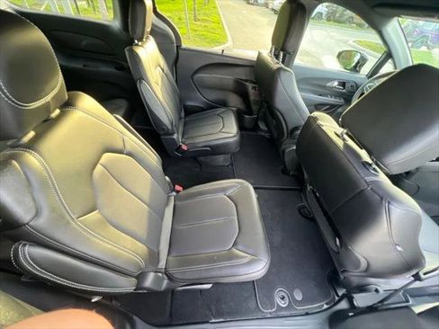 Certified 2026 Chrysler Pacifica Select FWD image 19