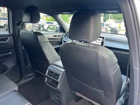Used 2024 Volkswagen Atlas Cross Sport SE AWD/4WD image 25