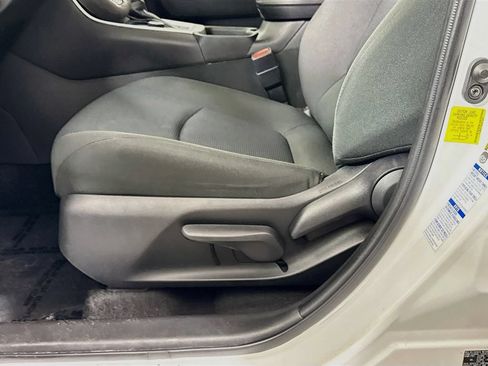 Certified 2022 Toyota RAV4 LE AWD/4WD image 23